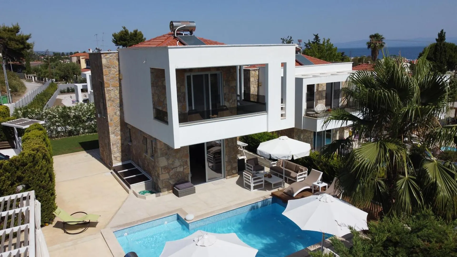 Villa Douglas - Private Pool, Bbq, 4Bdrms, View contacts