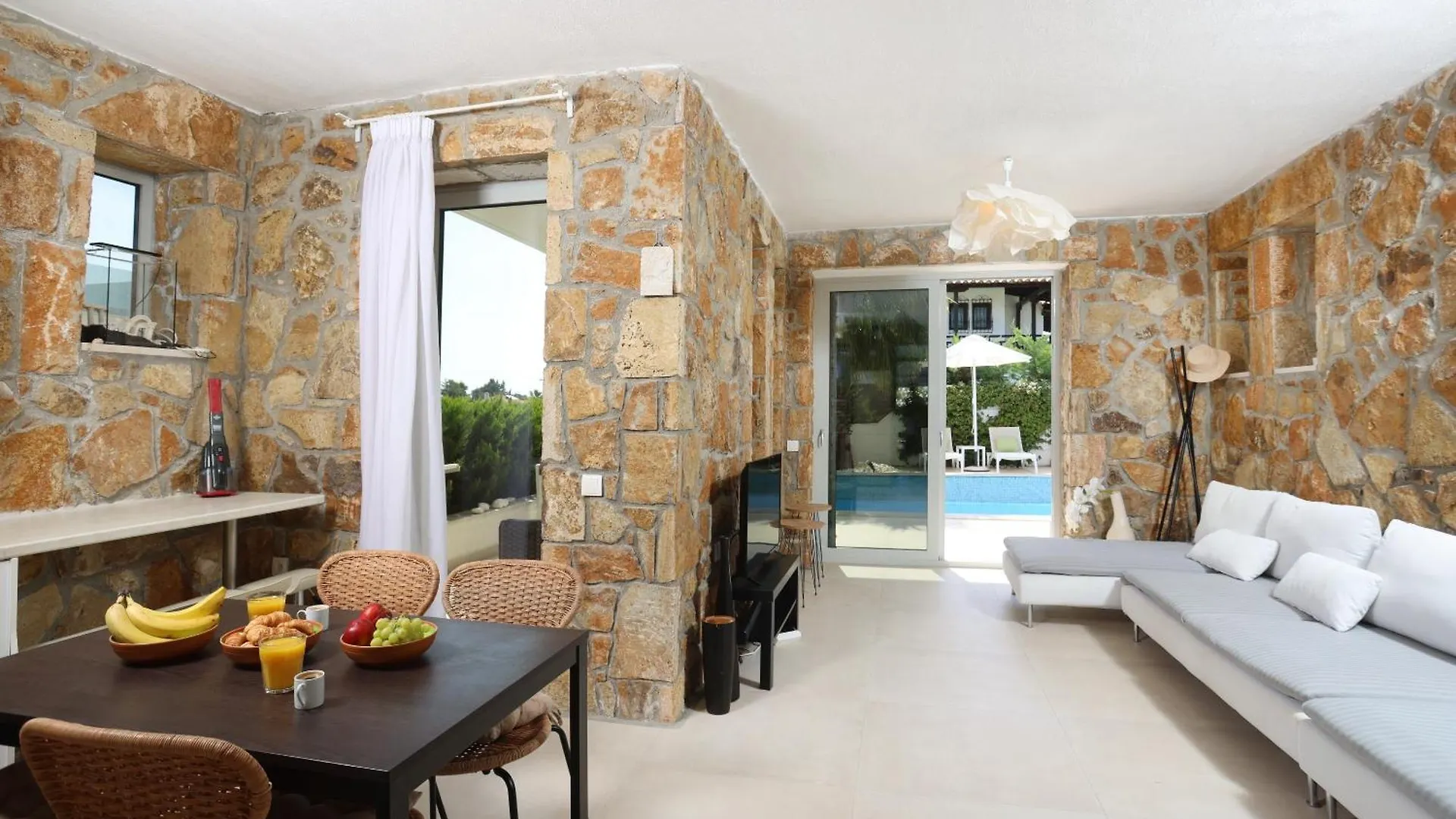 Villa Douglas - Private Pool, Bbq, 4Bdrms, View Pefkochori Greece