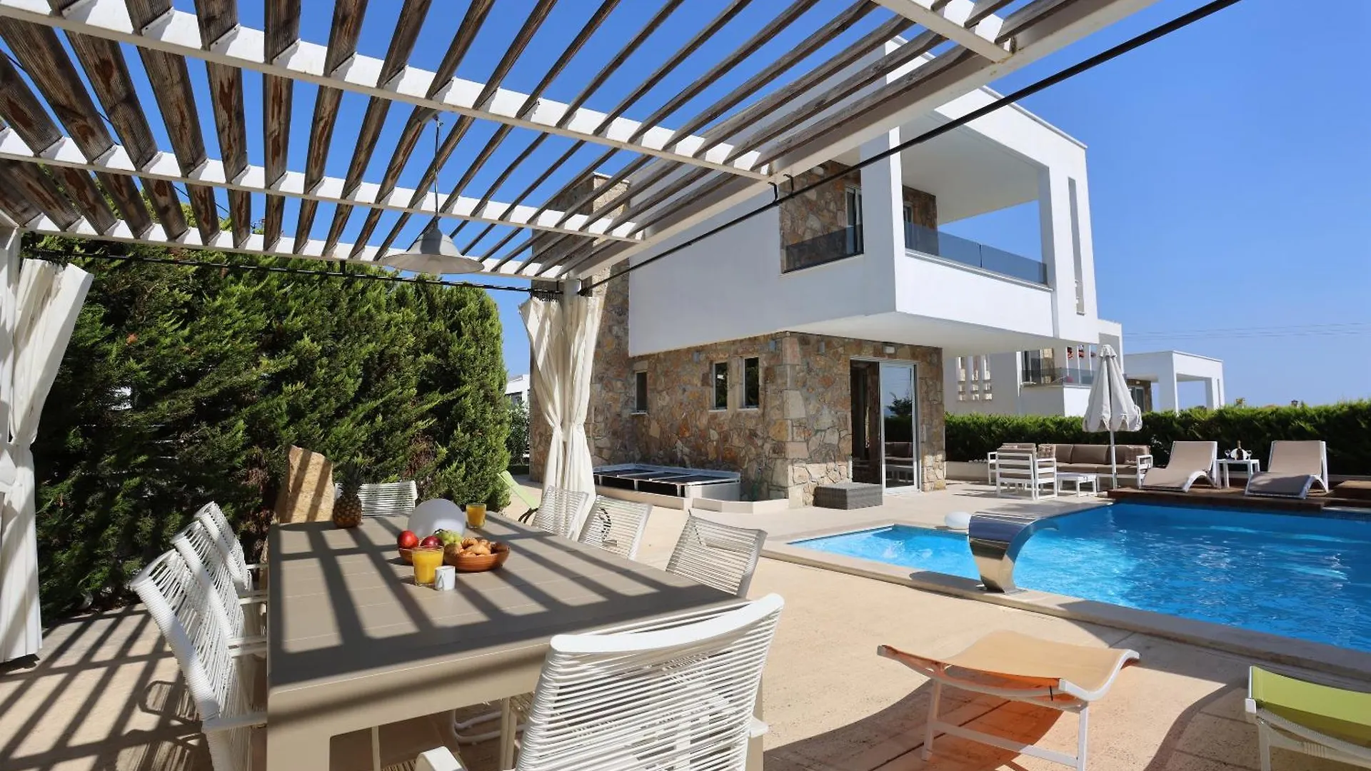 Villa Douglas - Private Pool, Bbq, 4Bdrms, View Pefkochori Greece