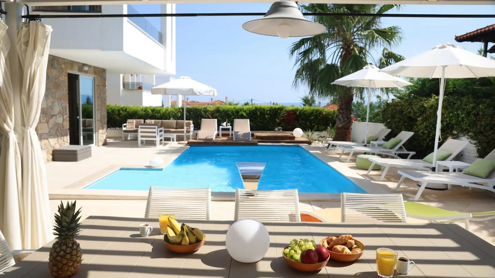 Villa Douglas - Private Pool, Bbq, 4Bdrms, View Pefkochori Greece