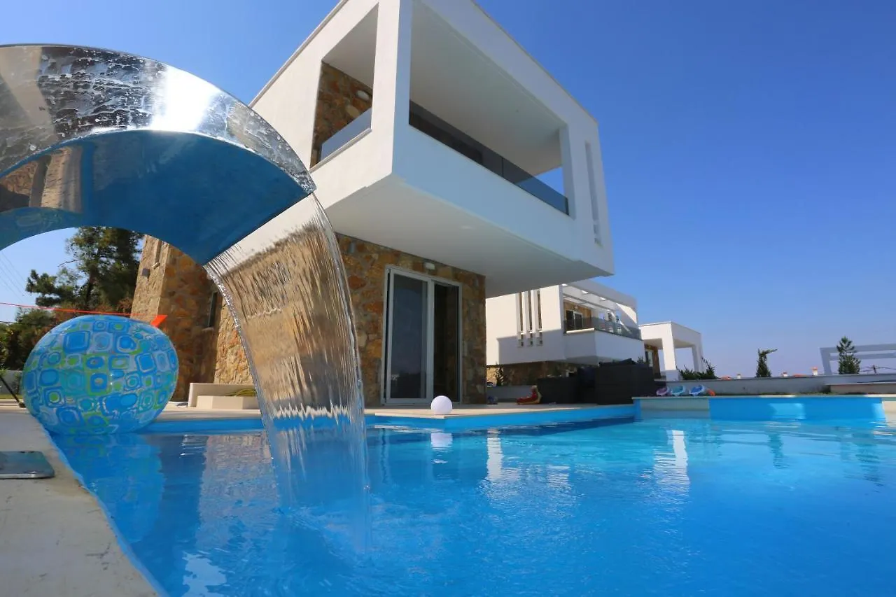 Villa Douglas - Private Pool, Bbq, 4Bdrms, View Пефкохори